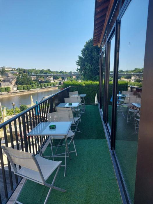 Hotel La Tour Des Anglais Mayenne Ngoại thất bức ảnh