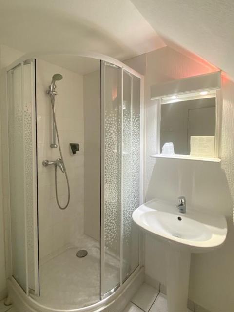Hotel La Tour Des Anglais Mayenne Ngoại thất bức ảnh