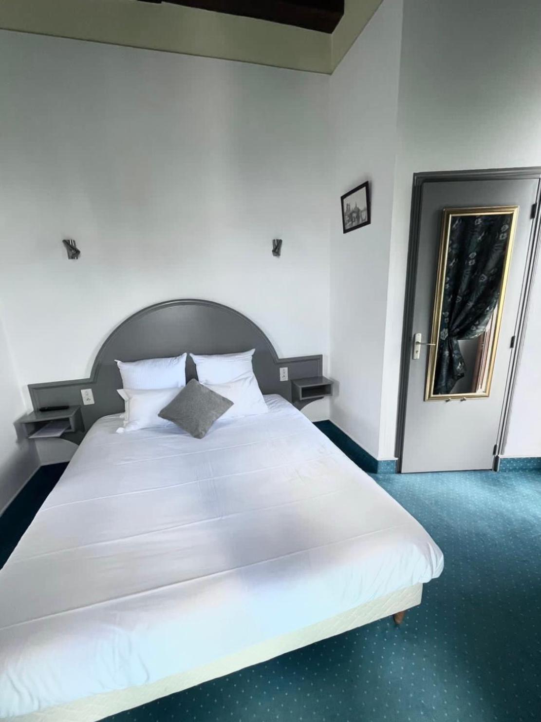 Hotel La Tour Des Anglais Mayenne Ngoại thất bức ảnh