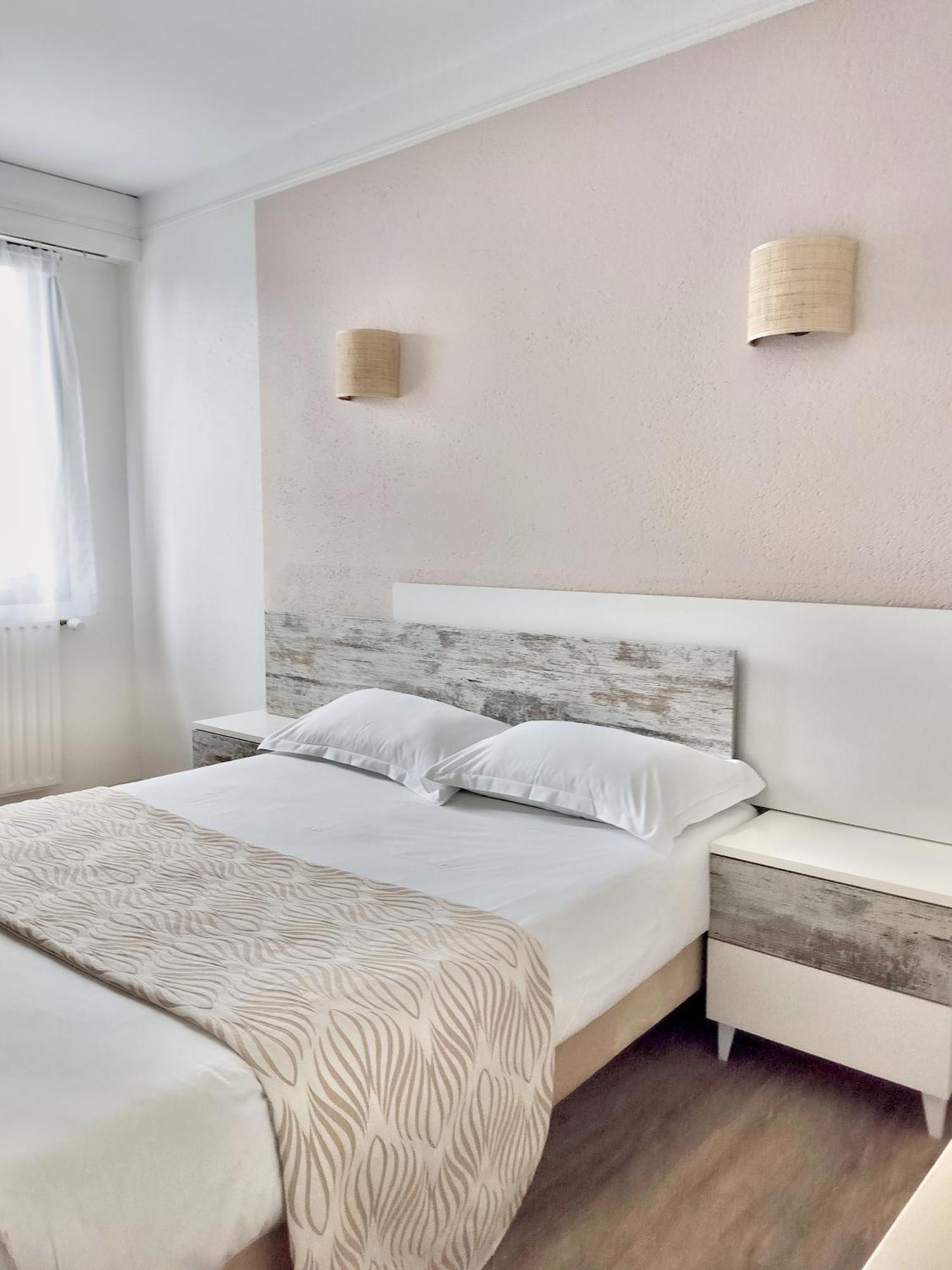 Hotel La Tour Des Anglais Mayenne Ngoại thất bức ảnh